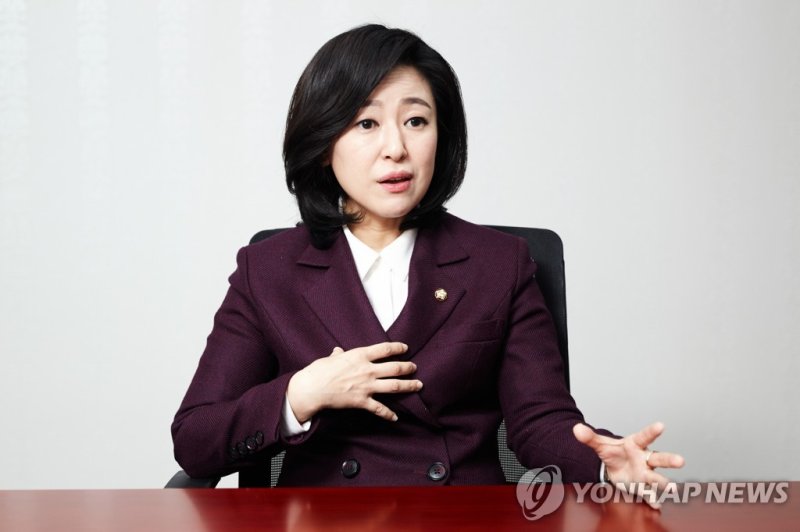 '내연남에게 불법 정치자금 받아썼다'..황보승희 전 의원, 항소심도 '징역형 집유'