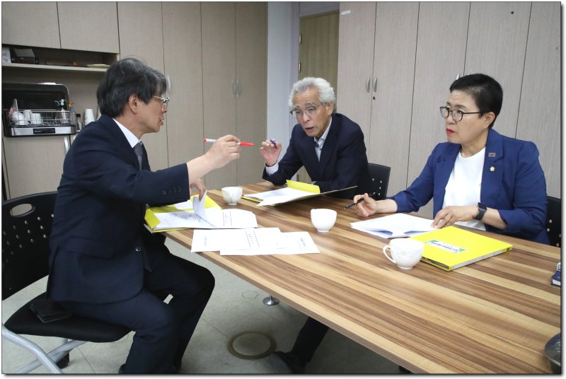 정읍시의회 의원 연구단체 ‘근현대문화유산 재발견 연구회(대표의원 이도형)’는 12일 오후 첫 간담회를 열고 본격적인 연구 활동에 착수했다.(정읍시의회 제공, 재판매 및 DB금지)