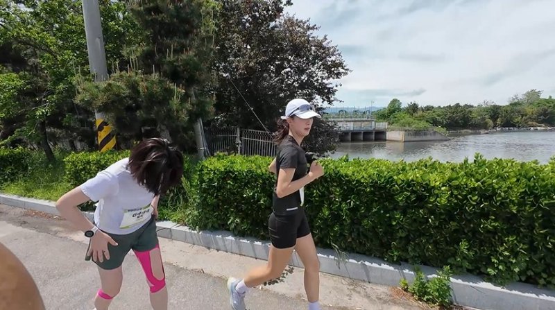 "지옥 같았다" 율희, 산길 오버페이스에 쓰러졌다…탈수 증세