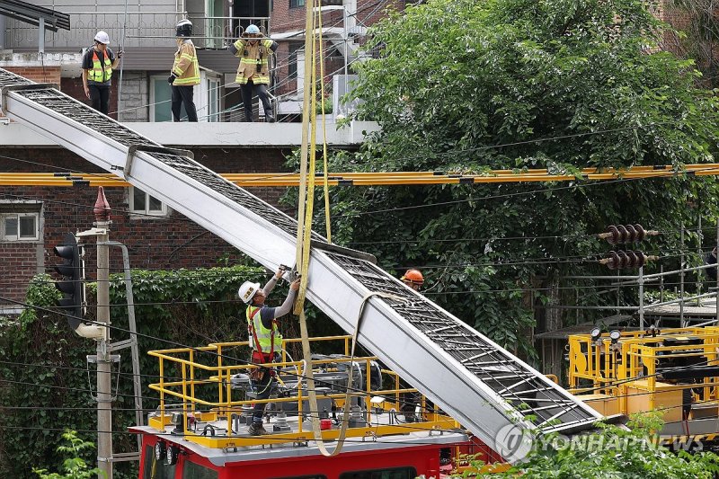 경의중앙선 덮친 사다리차 운전자, ‘면허정지’ 음주수치