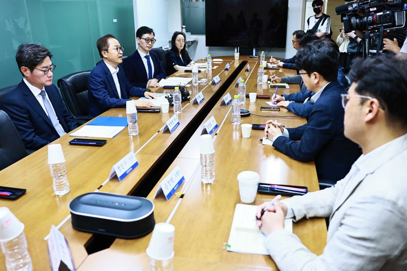 美 냉장고·세탁기에도 50% 관세부과..산업부, 가전업계와 긴급 점검회의