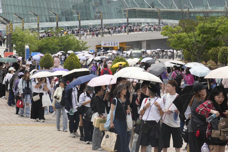 K팝 왕의 귀환..방탄소년단 2막 미리 엿본 'BTS 페스타'