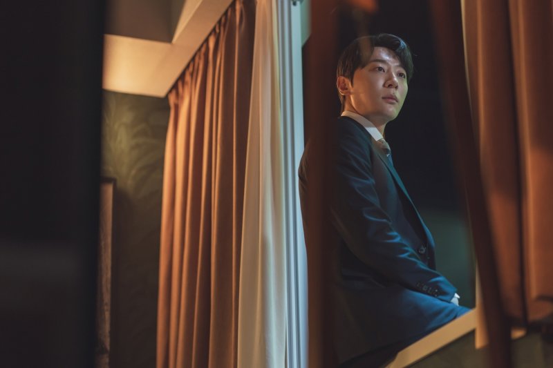 신현수, 억눌린 분노…'하이스쿨 히어로즈' 꽉 채운 존재감