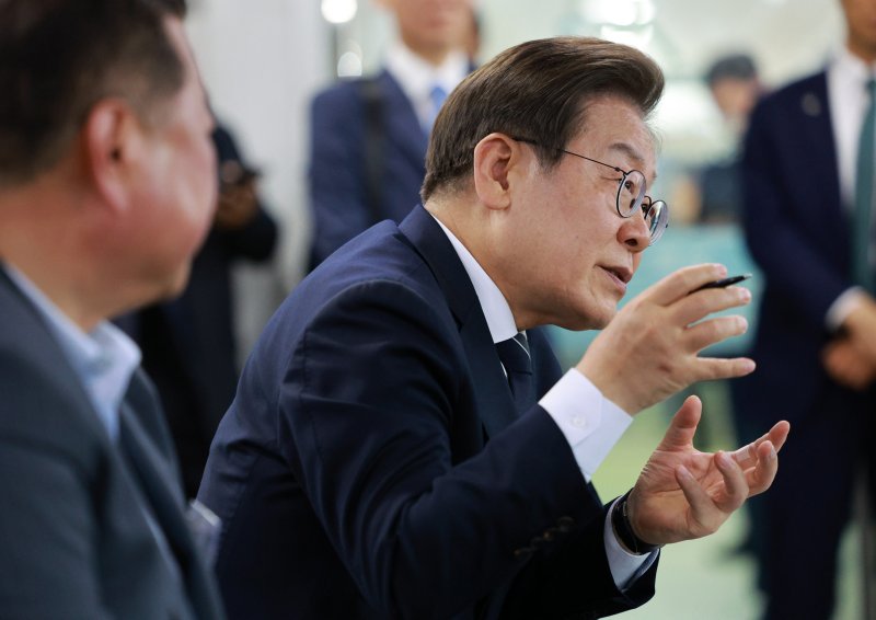 李대통령 "서로 괴롭히지 말자…남북 긴장 완화되면 경제도 산다"
