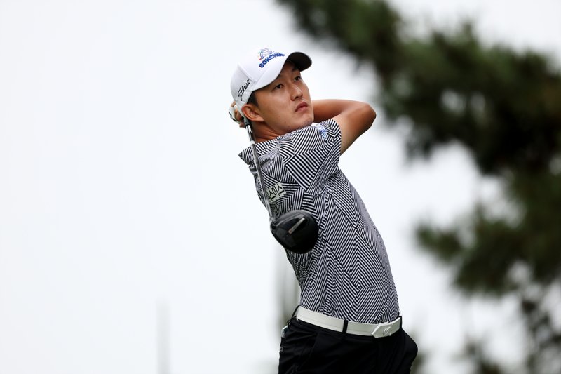[서울=뉴시스] 김백준이 13일 경기 안산시의 더헤븐 컨트리클럽(파72)에서 열린 하나은행 인비테이셔널 2라운드에서 경기를 펼치고 있다. (사진=KPGA 제공) 2025.06.13. *재판매 및 DB 금지