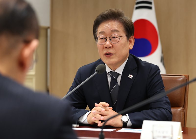 [서울=뉴시스] 최진석 기자 = 이재명 대통령이 13일 서울 용산 대통령실에서 열린 이스라엘-이란 공습관련 대통령실 안보경제 긴급점검회의에서 발언하고 있다. 2025.06.13. myjs@newsis.com