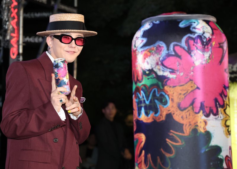 [뉴스1 ★]'선행 빛났지만' 지드래곤, 8억8천만원 기부…40분 지각 ‘아쉬움’