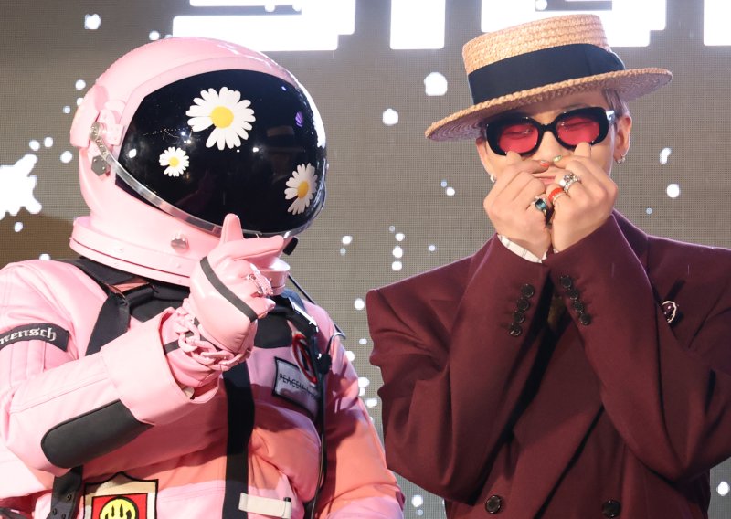 [뉴스1 ★]'선행 빛났지만' 지드래곤, 8억8천만원 기부…40분 지각 ‘아쉬움’