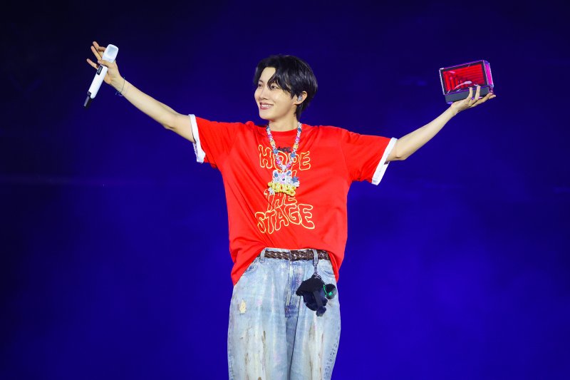 방탄소년단, 제이홉 콘서트서 부른 회복의 노래