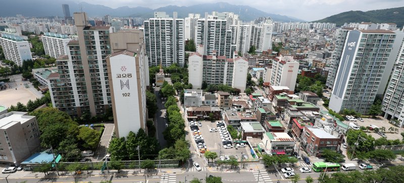 [서울=뉴시스] 추상철 기자 = 서울 노원구 아파트 단지가 보이고 있다. 2025.06.10. scchoo@newsis.com