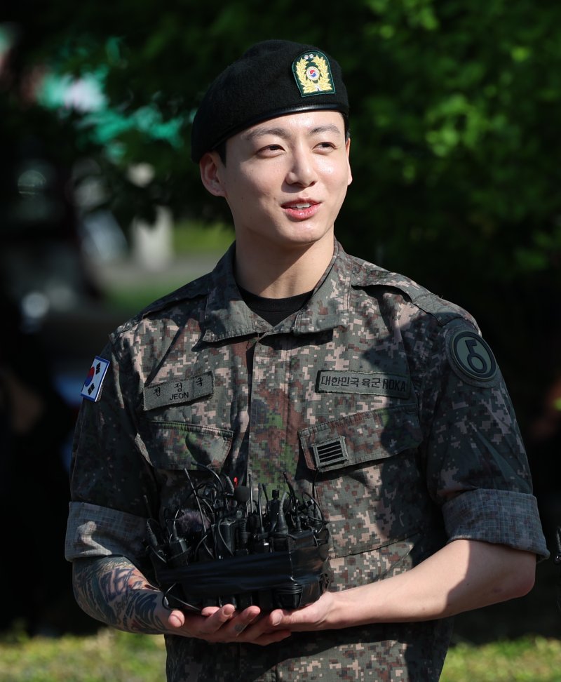 BTS 정국 '도쿄를 다시 위대하게' 日 우익 모자 착용, 사과 부주의…폐기