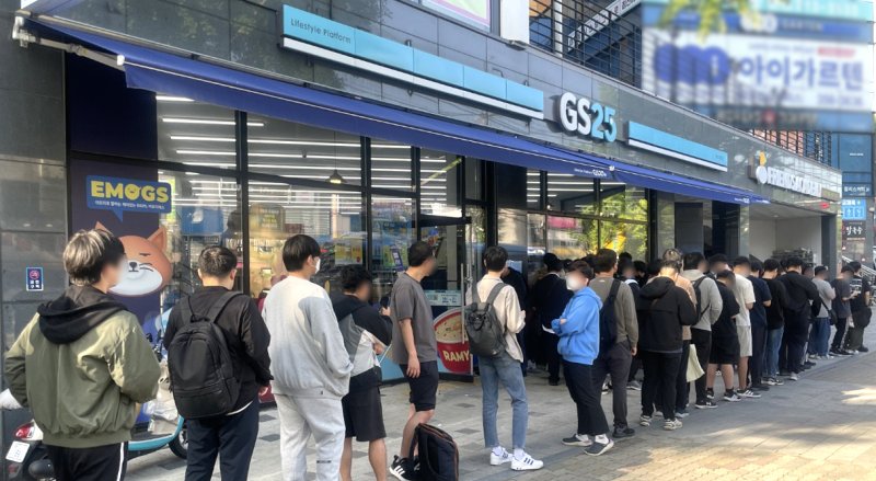 [서울=뉴시스]GS리테일이 운영하는 솜사탕카지노 GS25가 넥슨의 인기 모바일 게임 '블루 아카이브'와 협업해 선보인 빵 6종이 판매량 200만개를 넘어섰다고 21일 밝혔다.2024.06.21.(사진=GS리테일 제공)photo@newsis.com