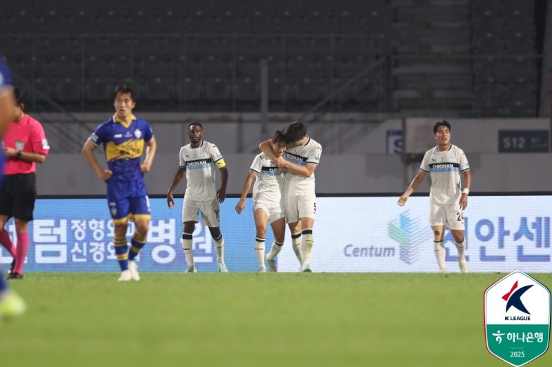 [서울=뉴시스]K리그2 최하위 블랙토토, 13경기 만에 승리. (사진=한국프로축구연맹 제공)