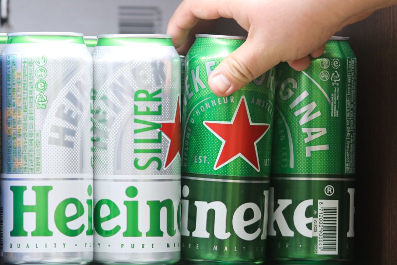 [서울=뉴시스] 서울 시내 대형마트에 진열된 하이네켄 맥주. photo@newsis.com