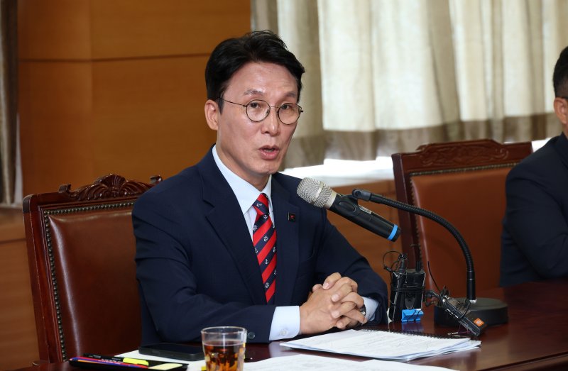 김민석 국무총리 후보자가 13일 서울 종로구 통의동 금융감독연수원에 마련된 청문회 준비단 사무실에서 열린 밥상물가 안정을 위한 경청 간담회에서 발언하고 있다. (공동취재) 2025.6.13/뉴스1 ⓒ News1 임세영 기자