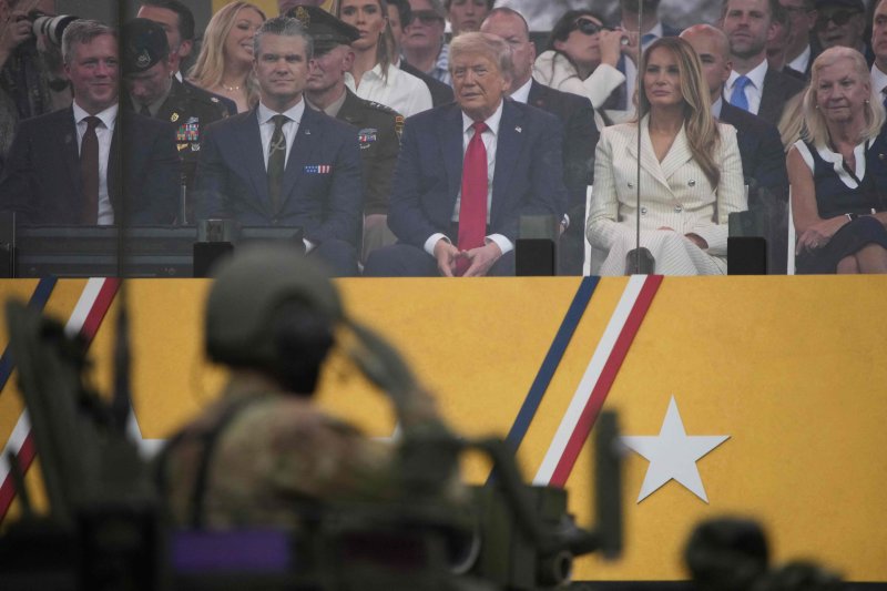 트럼프 79회 생일날 워싱턴DC 34년만에 군 열병식 거행