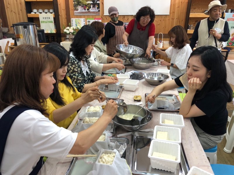 전북 진안군 농촌체험꽁 머니 카지노에서 교사들이 팸투어를 하고 있다.(진안군제공. 재판매 및 DB금지)2025.6.15/뉴스1