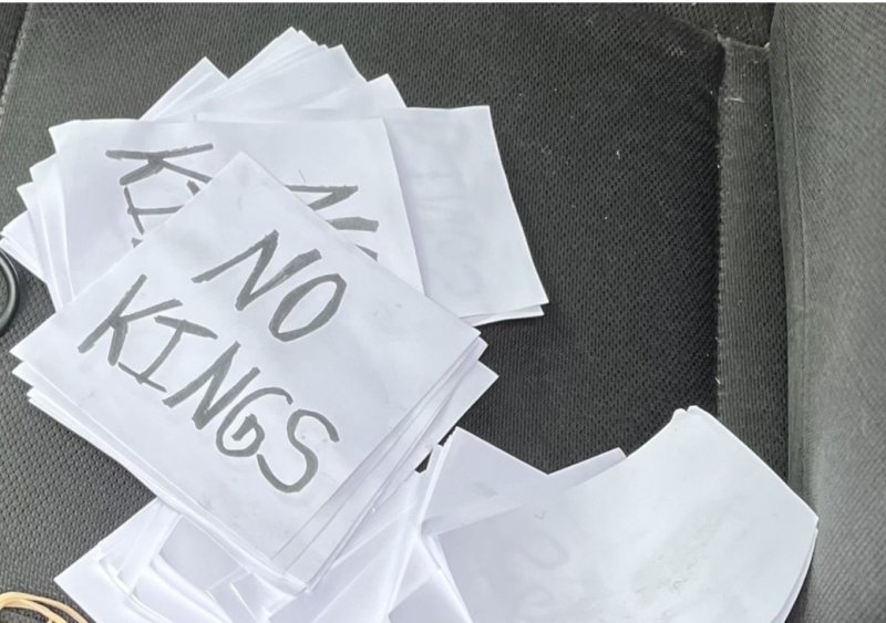 용의자의 차량에서 발견된 '노 킹스' 메모(출처: CNN) 2025.06.15. *재판매 및 DB 금지