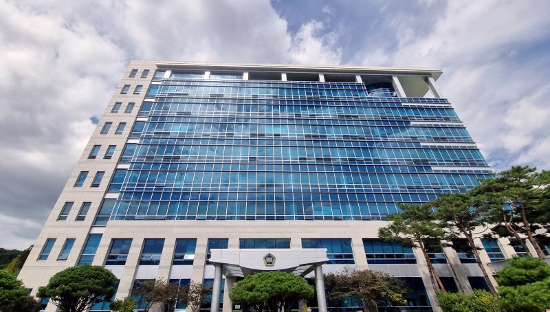 현장 근로자 월급 빼돌려 도박한 30대 건설사 직원 최후