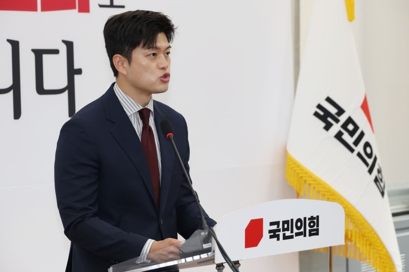 썬시티카지노 국민의힘 비상대책위원장이 13일 오전 서울 여의도 국회에서 수원지법 대북송금재판 관련 현안 입장발표 기자회견을 하고 있다. 2025.6.13/뉴스1 ⓒ News1 이광호 기자