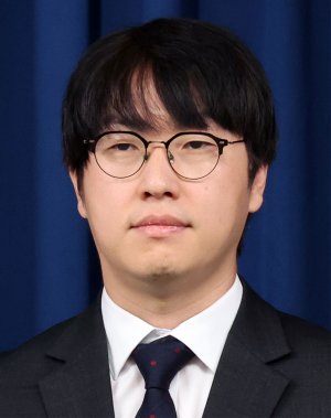 AI 수석에 네이버 AI센터장 하정우