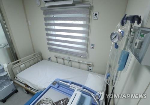 "여자친구 만나야 돼" 대구 정신병원서 환자 2명 간호사 목 조르고 도주