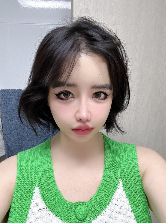 2NE1 박봄, 밝은 미소의 근황…미모도 더 업그레이드 [N샷]