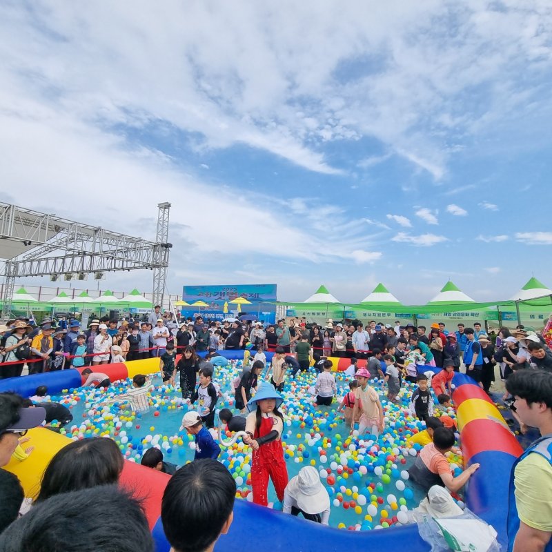 '2025 에볼루션 바카라 무료' 맨손으로 장어잡기 체험행사(고창군 제공, 재판매 및 DB금지)