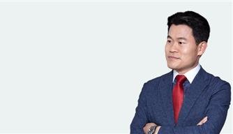 "내 뒤에 미국 있다" 전한길…트럼프에게 훈장을? 알고 보니