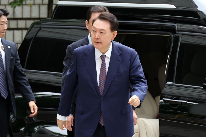 법원 출석하는 윤석열 전 대통령