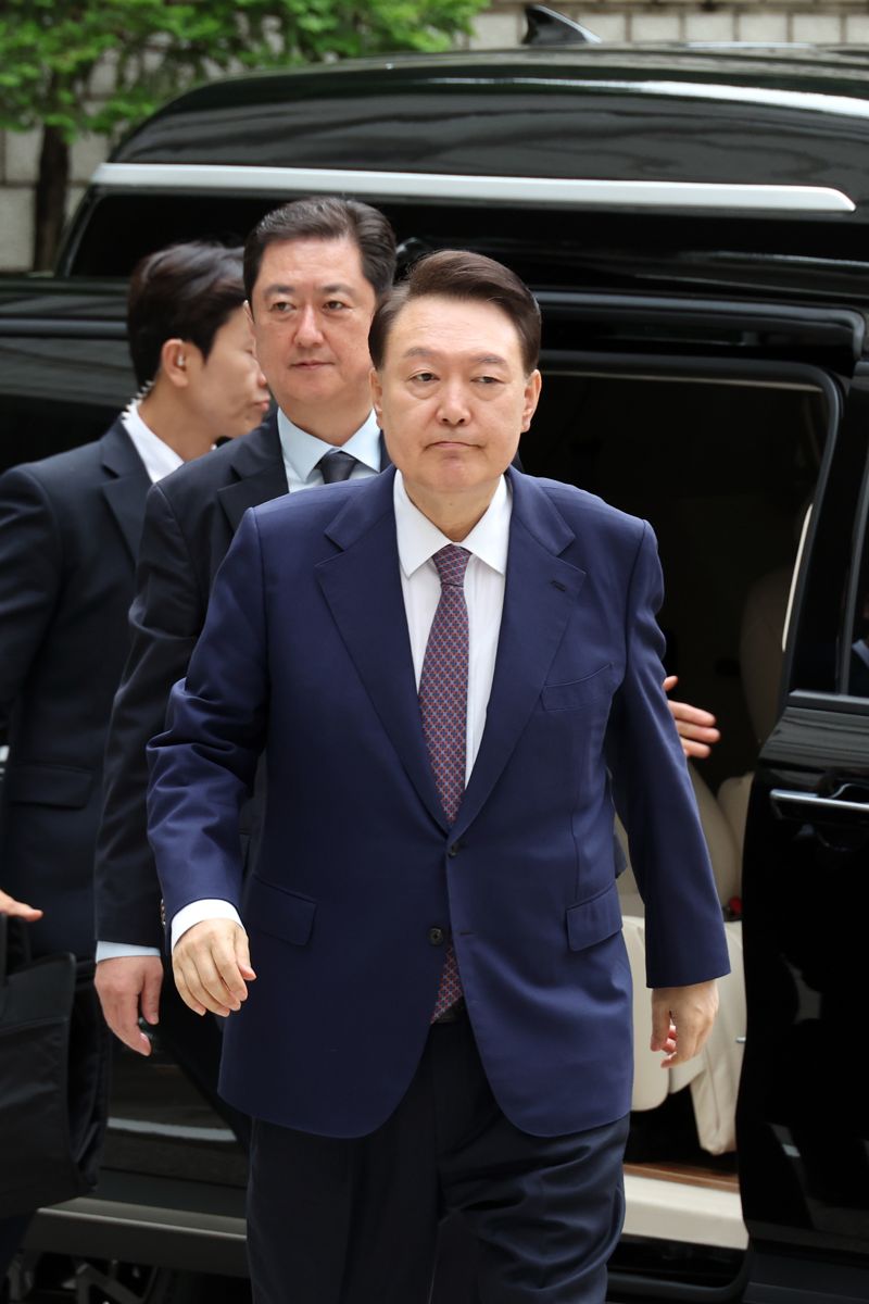법원 출석하는 윤석열 전 대통령