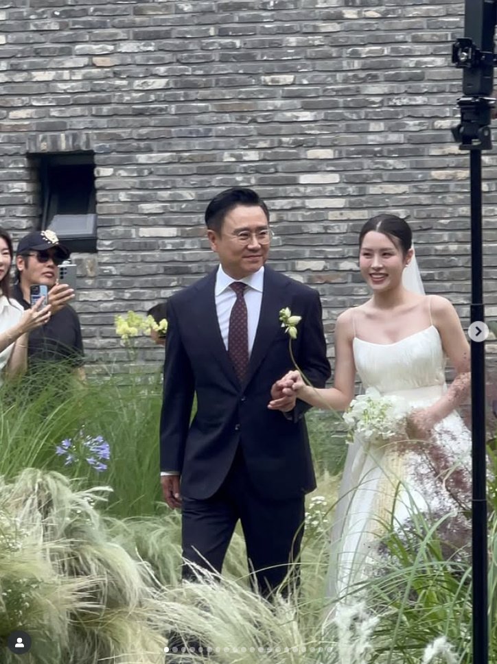 축구 국가대표 정우영과 결혼한 이광기씨의 딸 이연지양.뉴스1