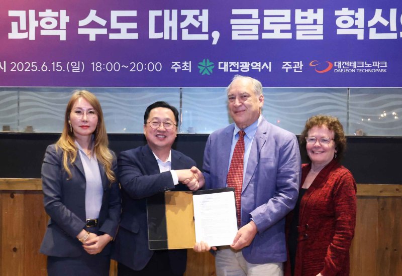 이장우 바카라 용어장이 마크 엘리치 미국 몽고메리카운티 시장과 양해각서를 체결하고 있다.(공동취재단 ,재판매 및 DB 금지)/뉴스1