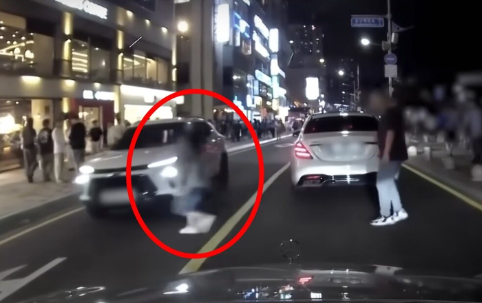 父 손 놓고 무단횡단하던 아이 '쾅'…차주 "렌터카 수리비, 내가 부담?" 억울