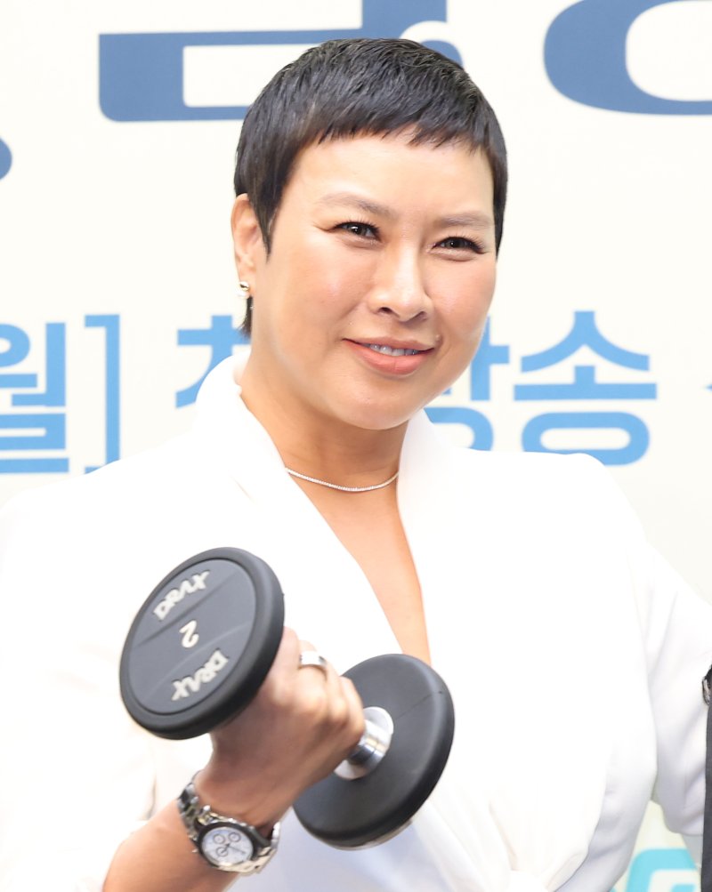 '살롱드홈즈' 정영주 등발·허벅지 덕에 '여자 마동석' 캐스팅