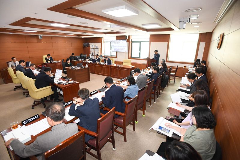 국힘 울산시의원 문형배 강연 철회 요구 파장.. '내란 옹호' 비판 잇따라