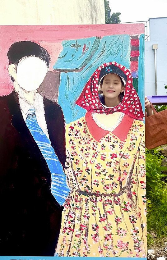 "애순이 약속 지키러 왔주" 아이유, 제주도 전시회 방문 '훈훈' [N샷]