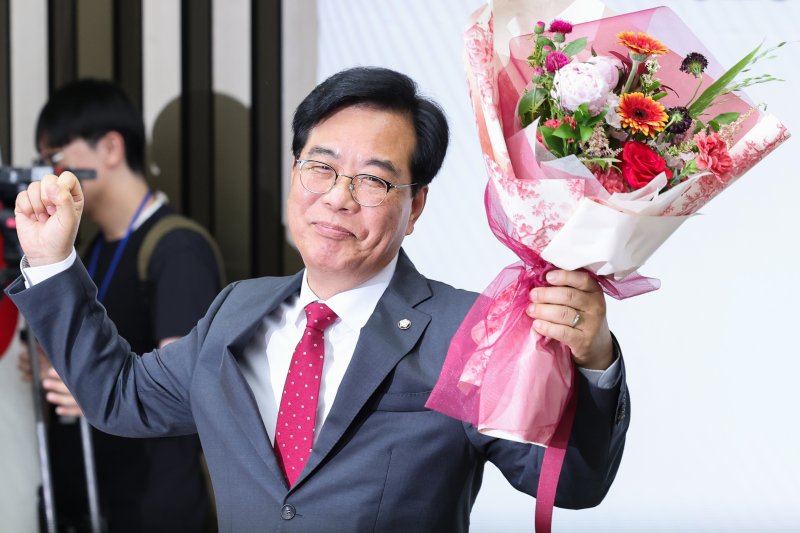 野 원내대표, 취임 일성 대여투쟁..‘김민석 철회-법사위원장 양보’ 촉구