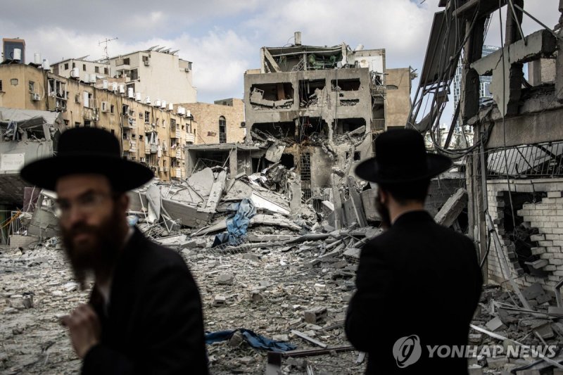 이란의 미사일 공격을 받은 이스라엘 텔아비브. AP연합뉴스