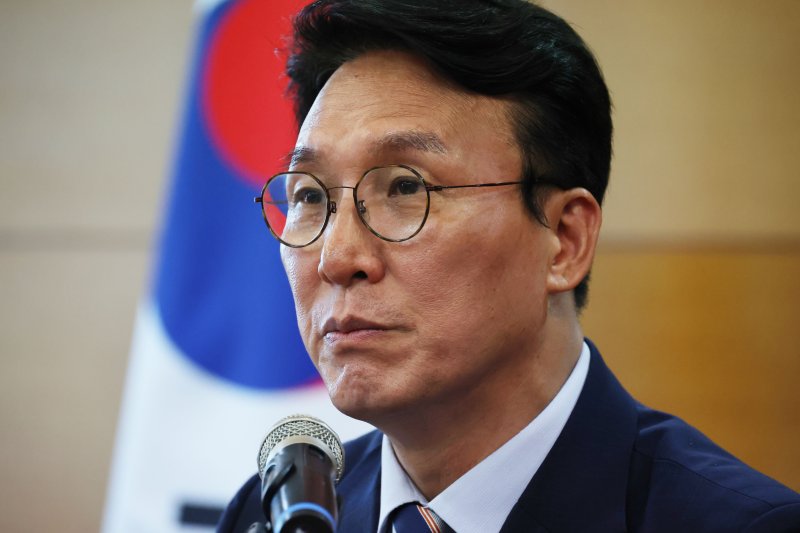 [서울=뉴시스] 김명원 기자 = 김민석 국무총리 후보자가 16일 오전 서울 종로구 금융감독연수원에 마련된 청문회 준비단 사무실에서 열린 경제·민생분야 부처 업무보고에서 모두발언을 하고 있다. (공동취재) 2025.06.16 photo@newsis.com