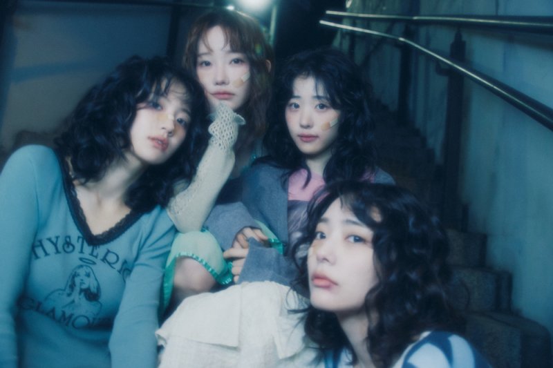 '성장형 밴드' QWER, 미니 3집 자체 초동 기록 경신