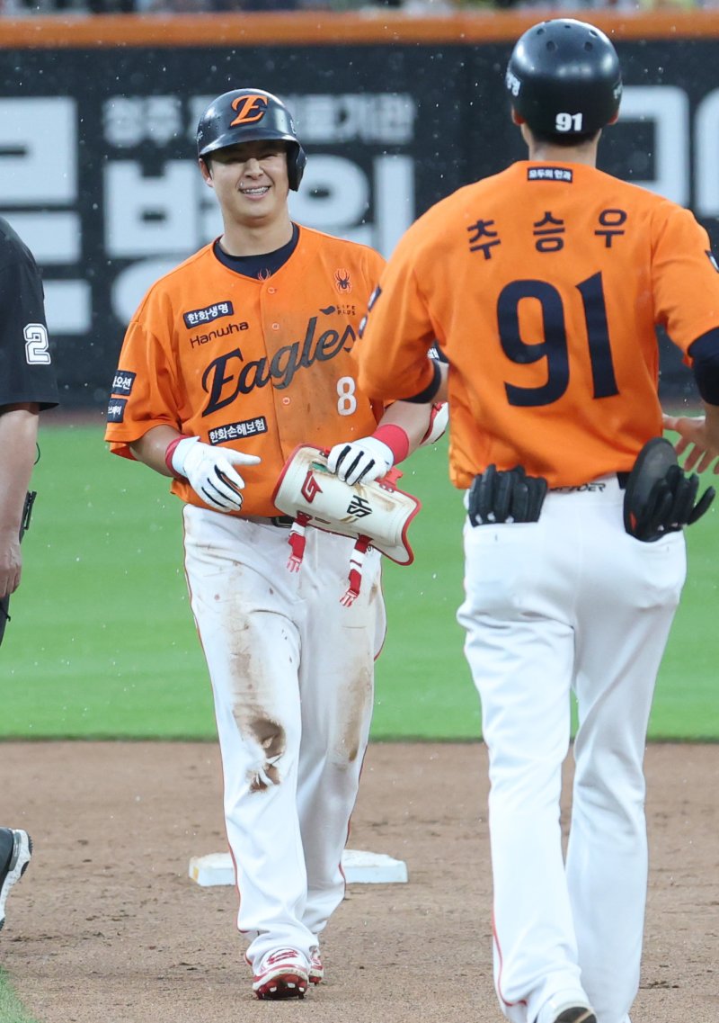 15일 대전 한화생명볼파크에서 열린 프로야구 '2025 신한 SOL 뱅크 KBO리그' 한화이글스 대 LG트윈스 경기에서 5회말 노시완이 역전 2루타를 치며 기뻐하고 있다. 2025.6.15/뉴스1 ⓒ News1 김기남 기자
