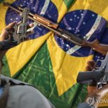 브라질서 두 살배기가 우발적으로 쏜 총에 20대母 참변
