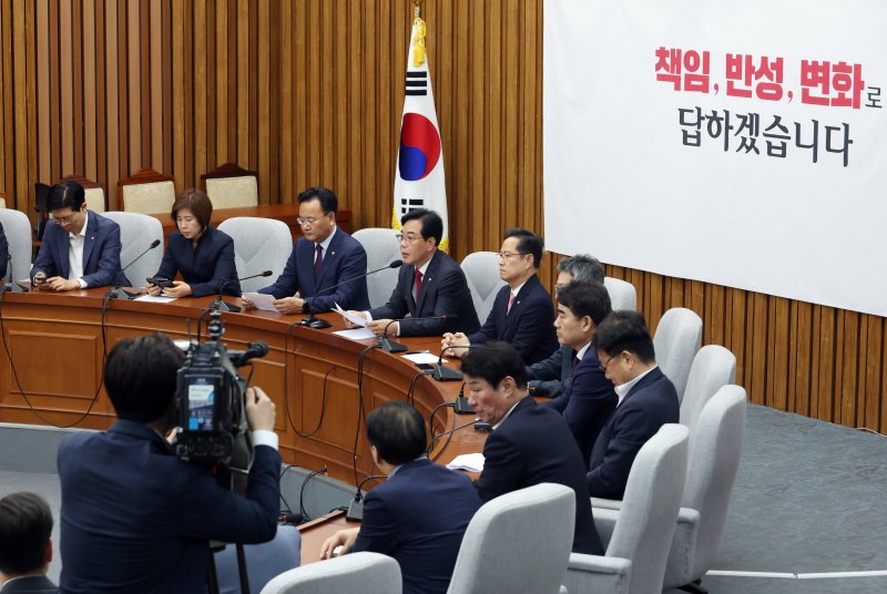 [서울=뉴시스] 고승민 기자 = 송언석 국민의힘 원내대표가 17일 서울 여의도 국회에서 열린 원내대책회의에서 발언하고 있다. 2025.06.17. kkssmm99@newsis.com