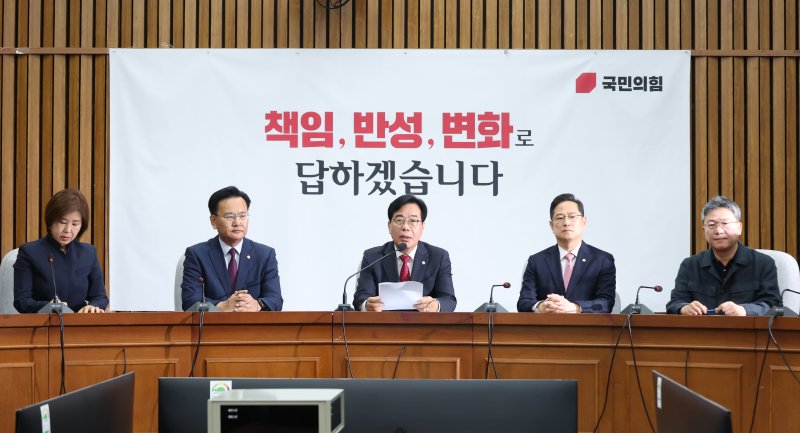 [서울=뉴시스] 고승민 기자 = 송언석 국민의힘 원내대표가 17일 서울 여의도 국회에서 열린 원내대책회의에서 발언하고 있다. 2025.06.17. kkssmm99@newsis.com