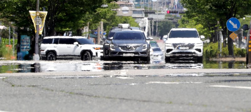 무더운 날씨가 이어진 11일 전북 전주시 효자로에 아지랑이가 피어오르고 있다. 2025.6.11/뉴스1 ⓒ News1 유경석 기자
