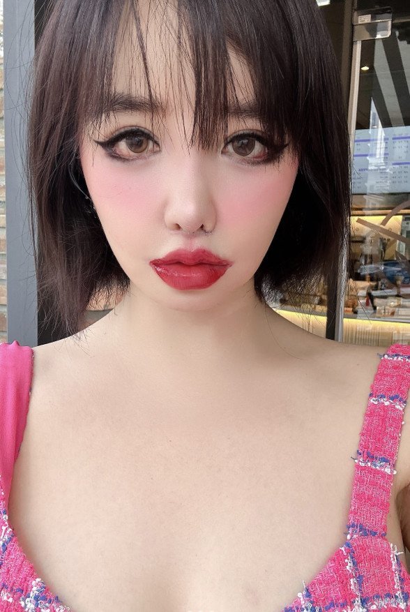 박봄, 진한 언더라인…과한 메이크업에 노출 패션까지 [N샷]