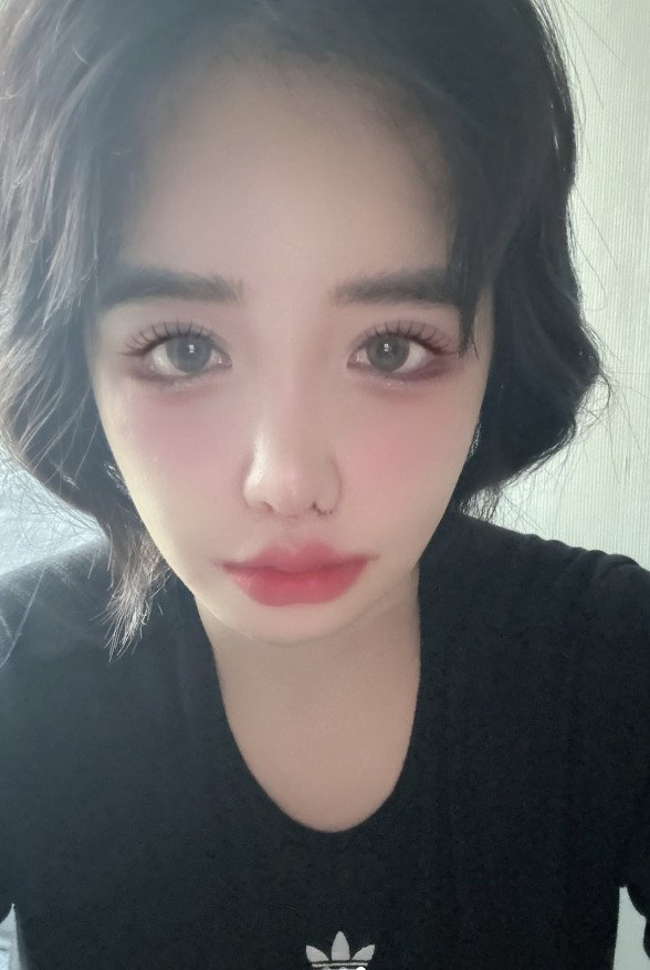 박봄, 진한 언더라인…과한 메이크업에 노출 패션까지 [N샷]