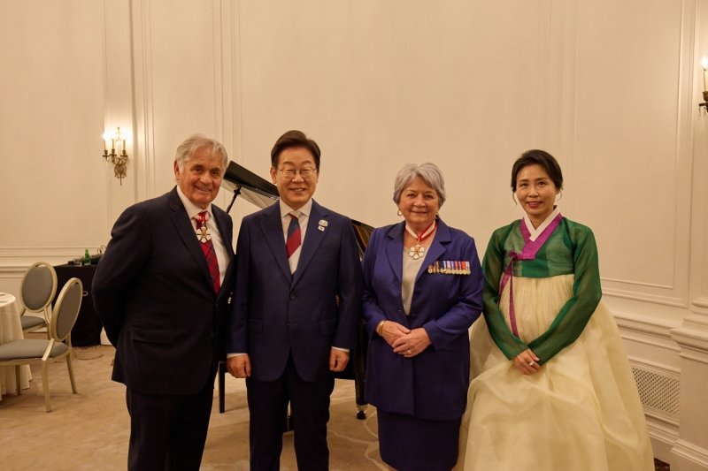 "사진 요청 쇄도"..김혜경 여사, G7 환영 리셉션서 한복 입고 등장 '눈길'