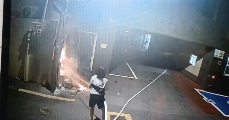 가스 배관 옆 화재 목격한 20대 여성들, 소화전으로 진압해 대형화재 막았다